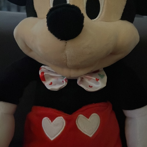 Mickey Mouse Valentine’s Day plush - Picture 2 of 3